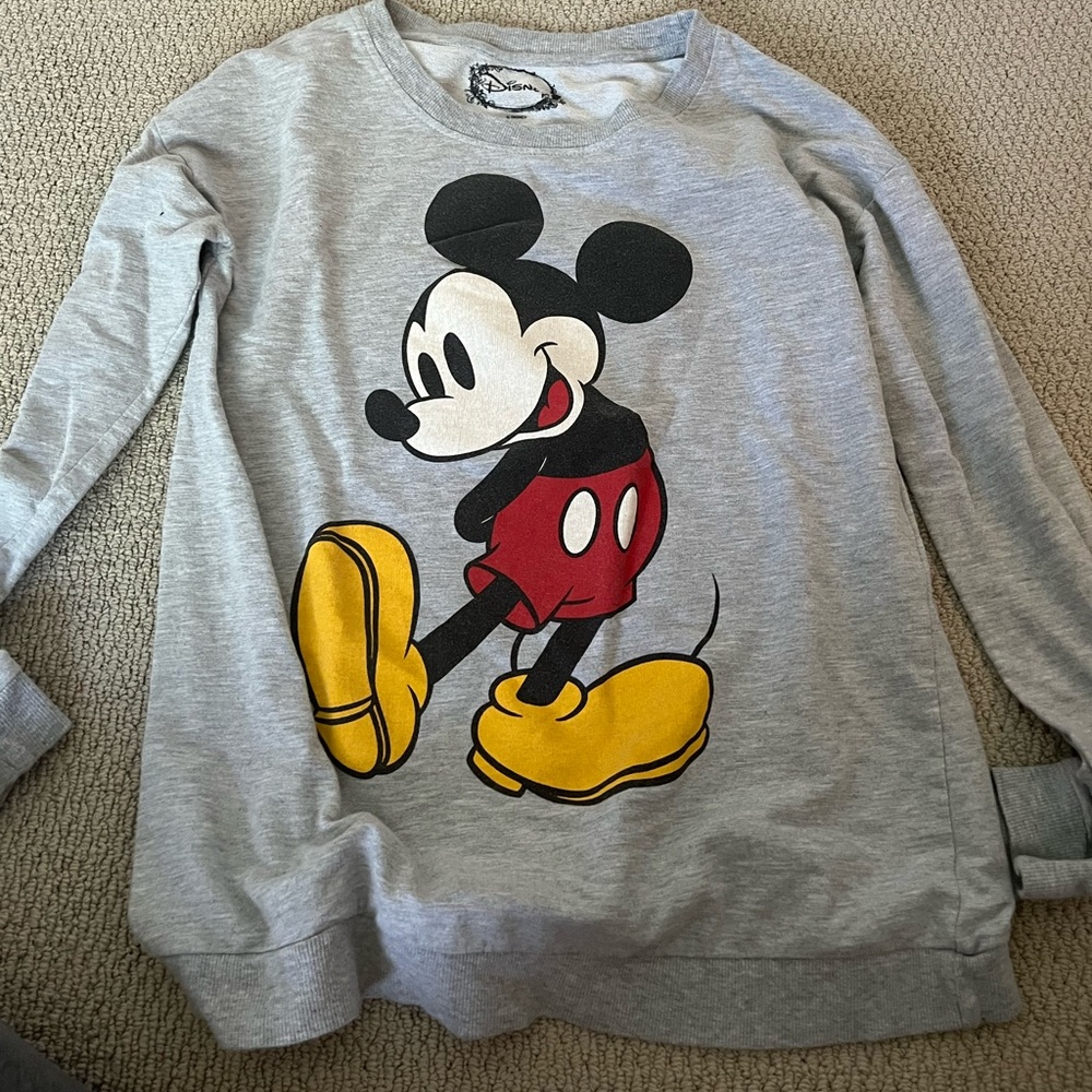Cute mickey mouse crew neck from disney!!